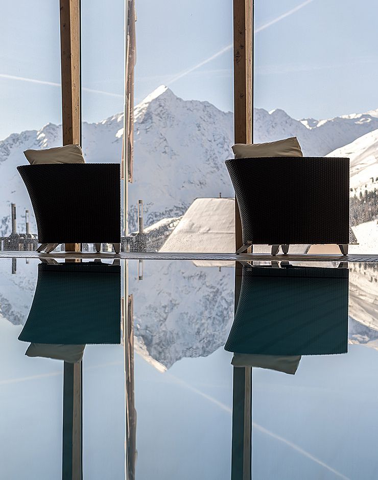 Schwimmbad mit Panoramablick