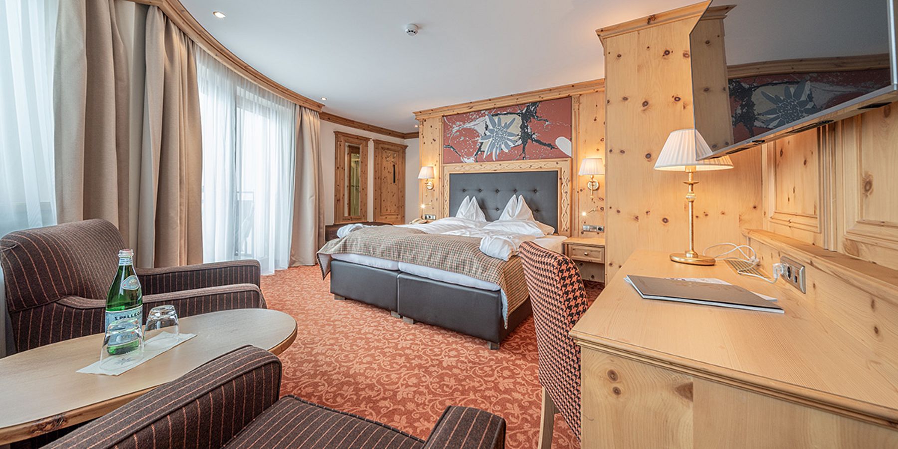 Gemütliches Doppelzimmer im Hotel Edelweiss, Ötztal - Ihr komfortabler Rückzugsort für einen perfekten Winterurlaub.